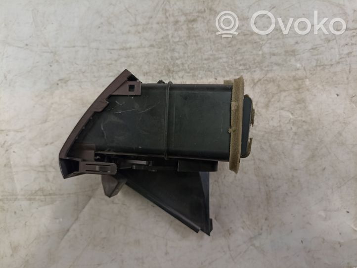 Mitsubishi Grandis Kojelaudan sivutuuletussuuttimen kehys GN71104670