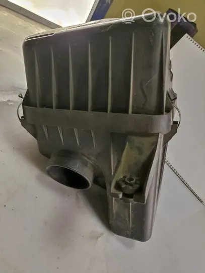 Suzuki Grand Vitara II Caja del filtro de aire 67JA01