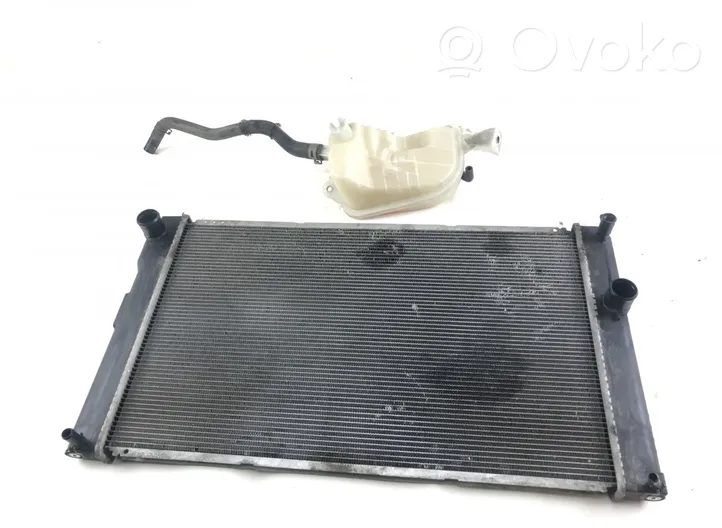 Toyota Auris E180 Radiatore di raffreddamento MF4221341041