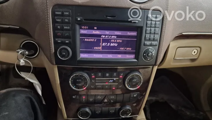Mercedes-Benz GL X164 Unidad delantera de radio/CD/DVD/GPS BZ9831