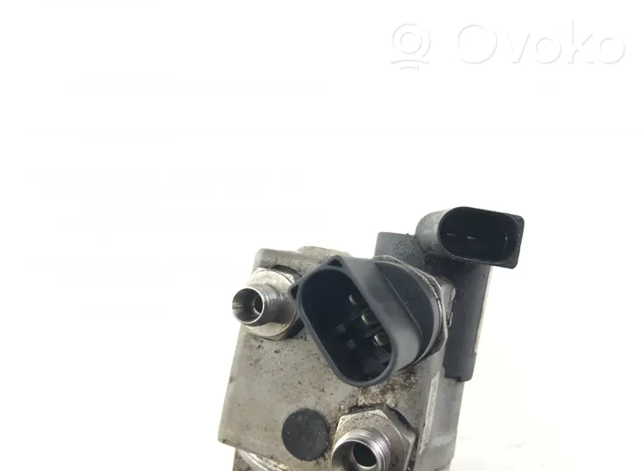 Volkswagen PASSAT B7 Fuel pressure regulator 3C0906011E