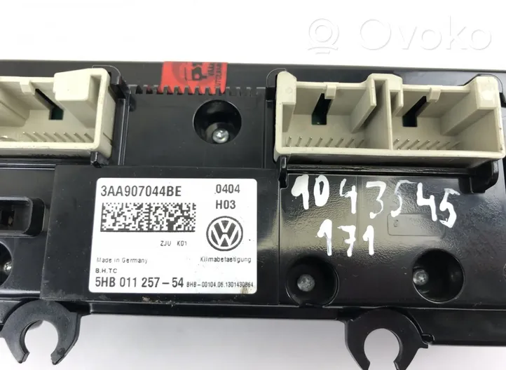 Volkswagen PASSAT B7 Gaisa kondicioniera / klimata kontroles / salona apsildes vadības bloks (salonā) 5HB012405-04