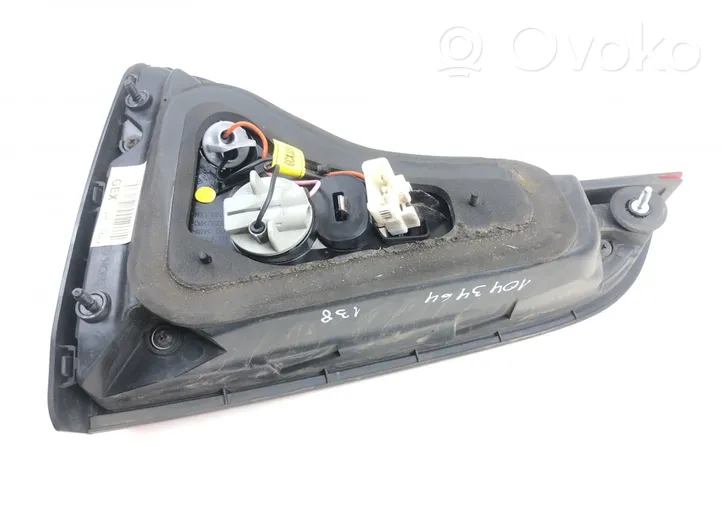 KIA Sorento Luci posteriori del portellone del bagagliaio 924062P540