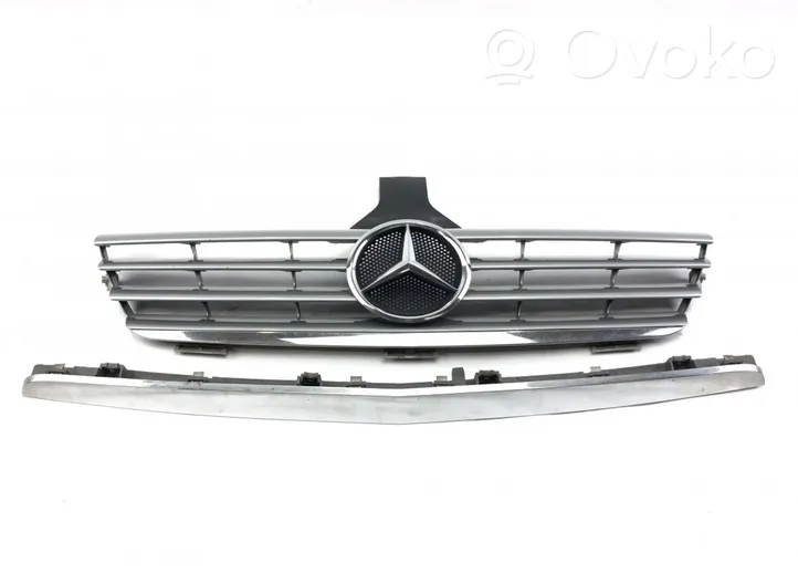 Mercedes-Benz C W203 Atrapa chłodnicy / Grill A2038801083