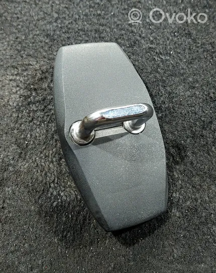 BMW X5 E53 Rygiel zamka drzwi przednich 
