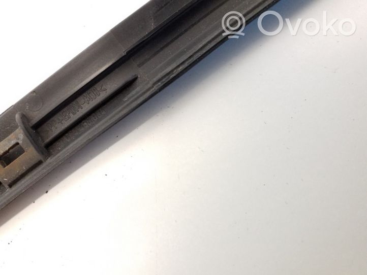 Opel Astra H Moulure de vitre de la porte avant 024468034