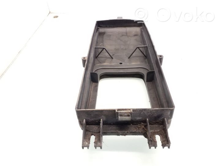 Audi A4 S4 B5 8D Kita variklio skyriaus detalė 8D0819641