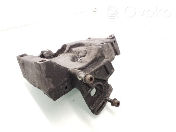 Audi A4 S4 B5 8D Staffa di montaggio del compressore dell’A/C 038260885C