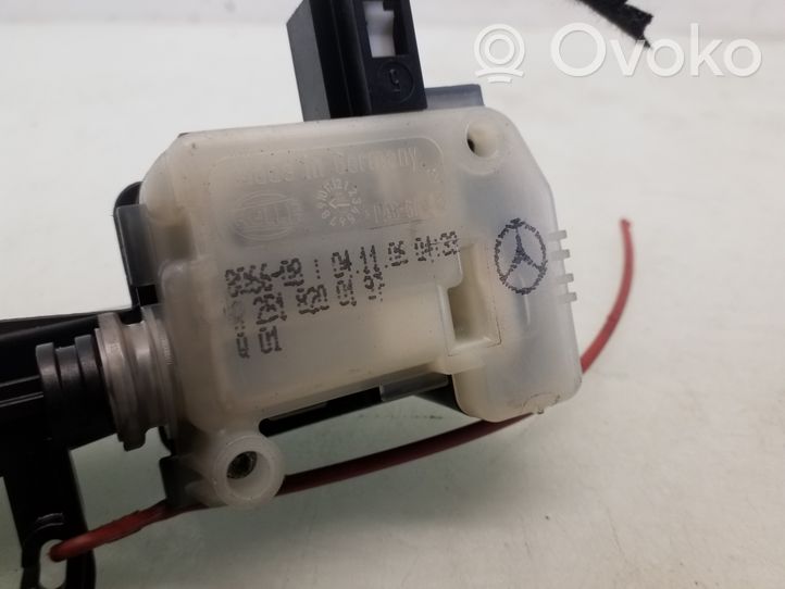 Mercedes-Benz R W251 Motorino del tappo del serbatoio del carburante 2518200137