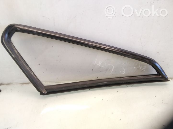 Audi 80 90 B2 Vetro del deflettore posteriore 43R001057