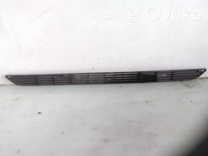 Audi 80 90 B2 Griglia superiore del radiatore paraurti anteriore 811853667