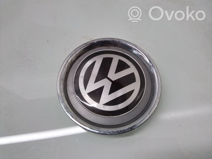 Volkswagen Polo IV 9N3 Gamyklinis rato centrinės skylės dangtelis (-iai) 8L0601165D