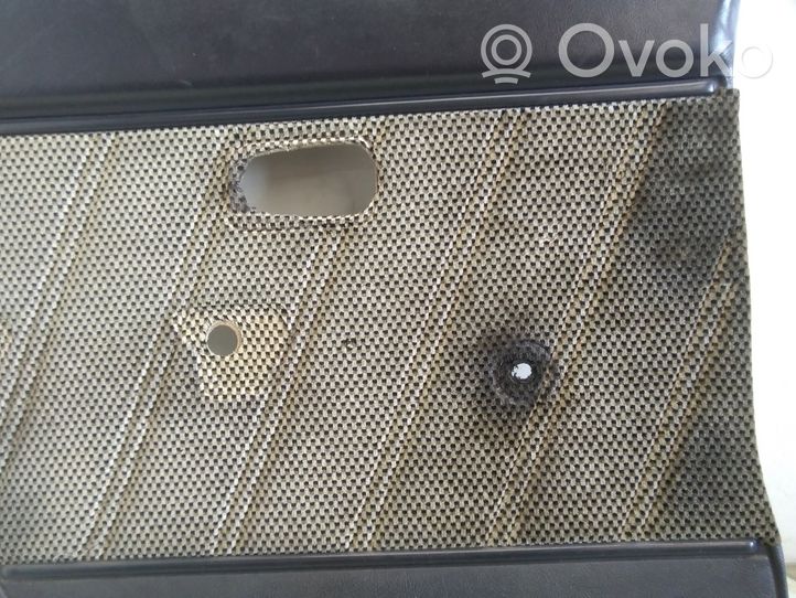 Audi 80 90 B2 Takaoven verhoilu 