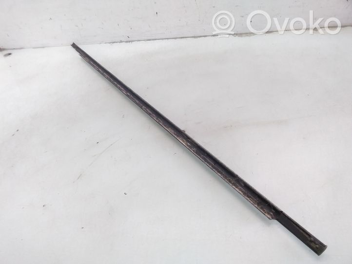 Audi 80 90 B2 Rear door glass trim molding 