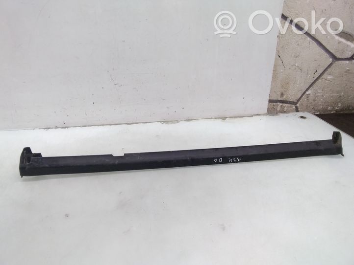 Land Rover Discovery Rubber seal rear door window/glass 