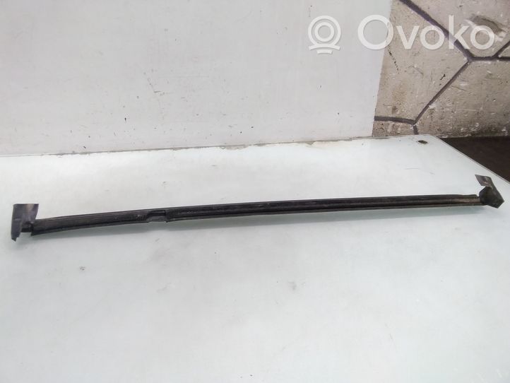 Land Rover Discovery Rubber seal rear door window/glass 
