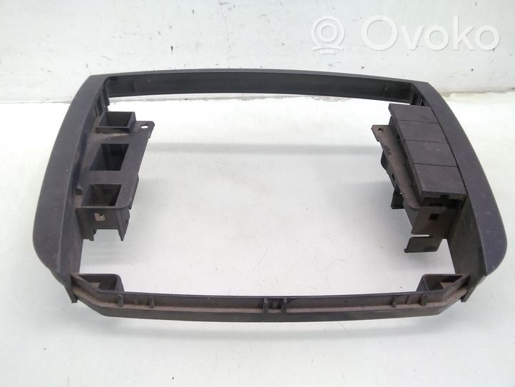 Opel Omega B2 Cadre, panneau d'unité radio / GPS 24413313