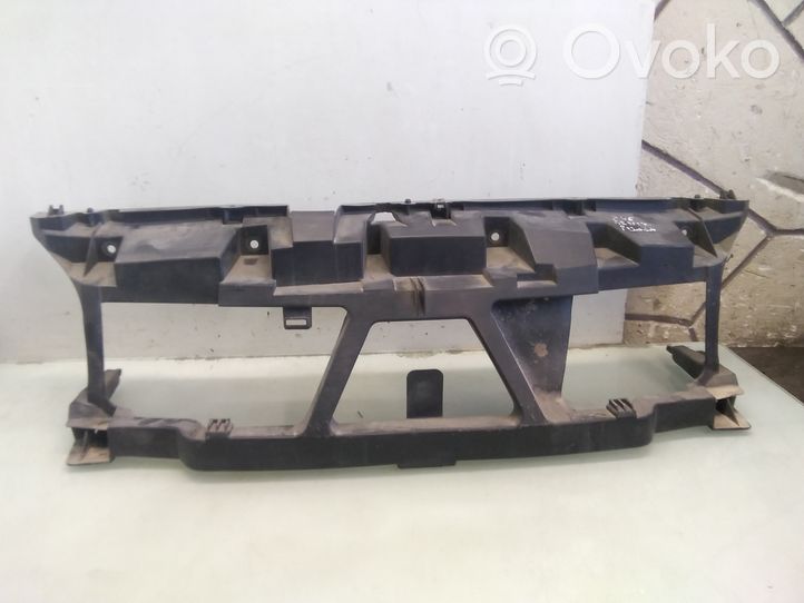 Renault Scenic II -  Grand scenic II Support de radiateur sur cadre face avant 8200140174