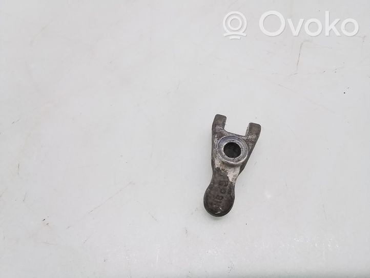 Opel Zafira B Support de pince d'injecteur de carburant 