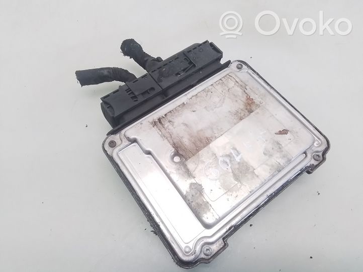 Volkswagen Golf V Calculateur moteur ECU 03G906021HA