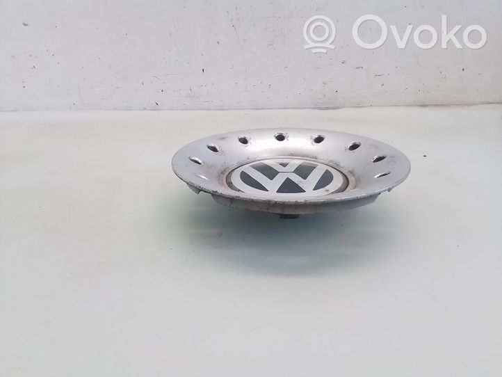 Volkswagen Bora Заводская крышка (крышки) от центрального отверстия колеса 