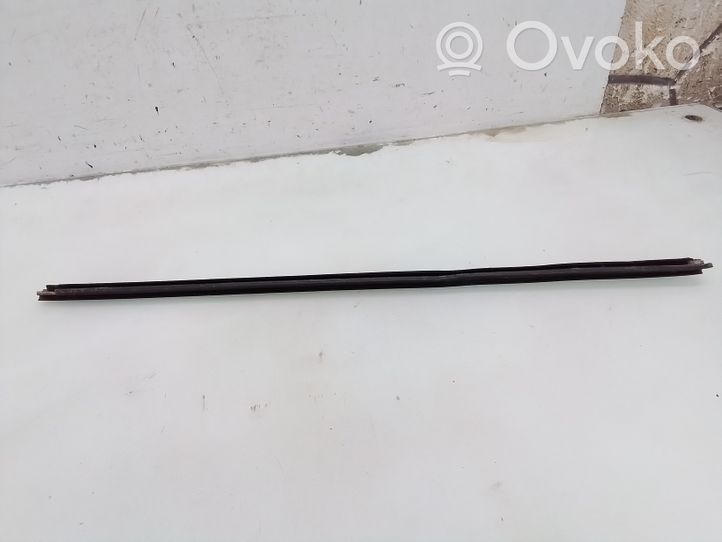 BMW 3 E36 Rivestimento modanatura del vetro della portiera posteriore 