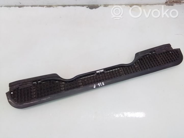 BMW 3 E36 Grille calandre de capot 51131977679