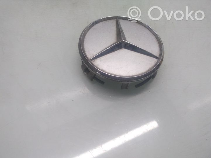 Mercedes-Benz C W203 Enjoliveur d’origine 2204000125