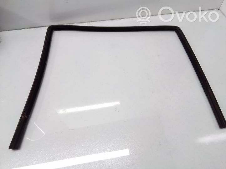 Mercedes-Benz E W211 Rubber seal rear door window/glass 