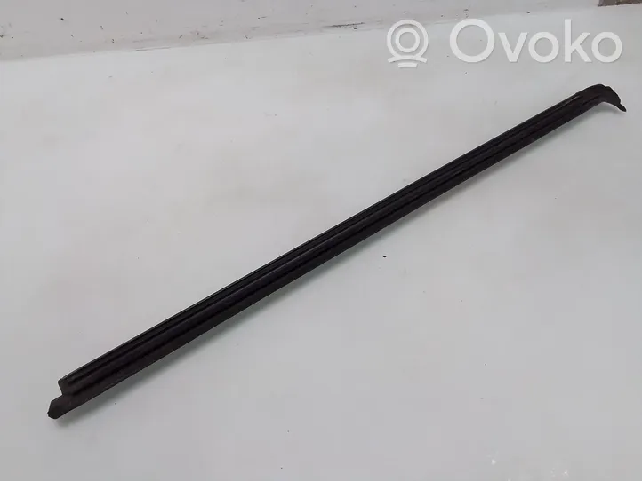 Volvo S60 Rivestimento modanatura del vetro della portiera posteriore 