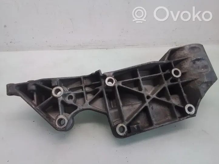 Volkswagen Golf IV Soporte del alternador R045903143C