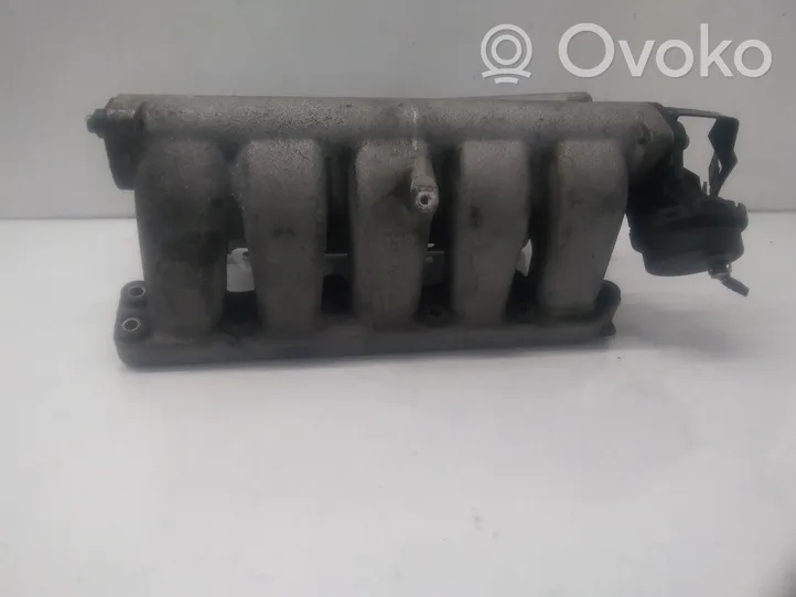 Volkswagen PASSAT B5.5 Intake manifold 066133204