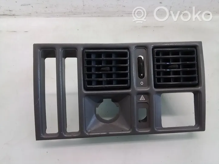 Opel Corsa A Grille d'aération centrale 90320579