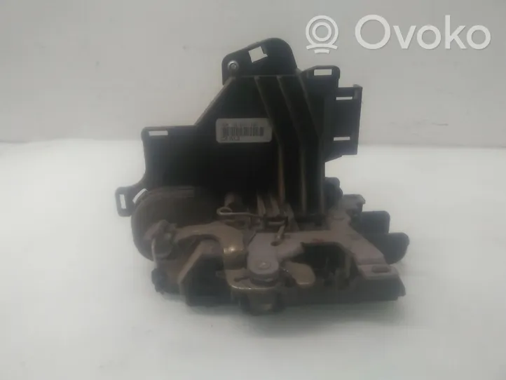 Volkswagen Polo IV 9N3 Serrure de porte avant 3B1837016