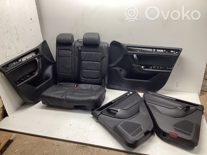 Volkswagen Touareg II Set interni 