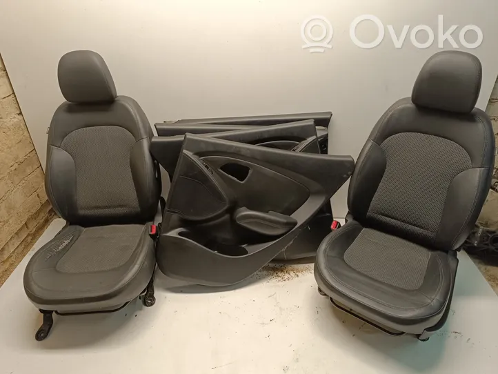 Hyundai ix35 Sitze und Türverkleidungen komplett 