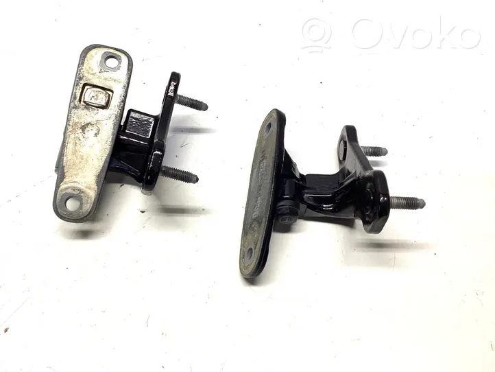 Mercedes-Benz E W212 Set di cerniere portiera anteriore A047058