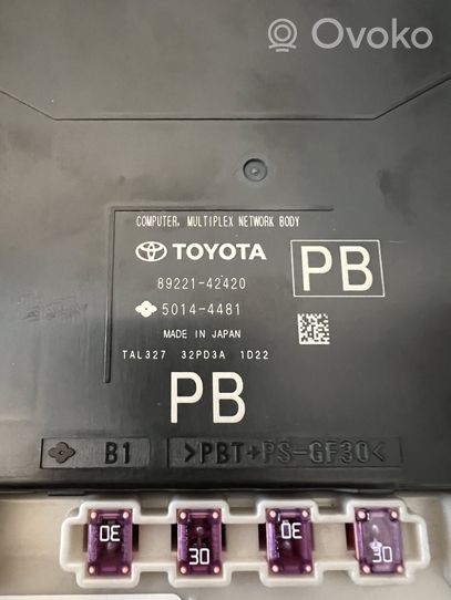 Toyota RAV 4 (XA50) Komforto modulis 8922142420