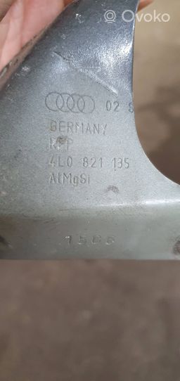 Audi Q7 4L Supporto di montaggio del parafango 4L0821135