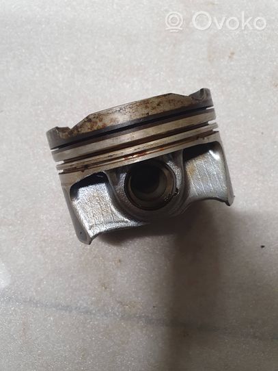 BMW 5 G30 G31 Piston 8637807