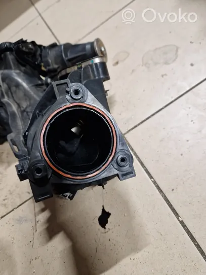 BMW 5 G30 G31 Kolektorius įsiurbimo 8579245