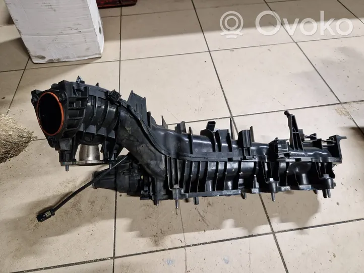 BMW 5 G30 G31 Kolektorius įsiurbimo 8579245