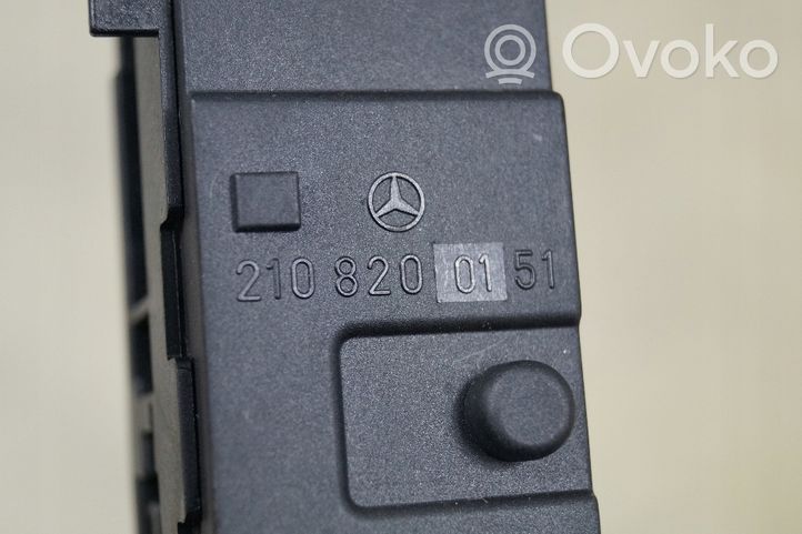 Mercedes-Benz SLK R170 Istuimen lämmityksen kytkin 2108200151