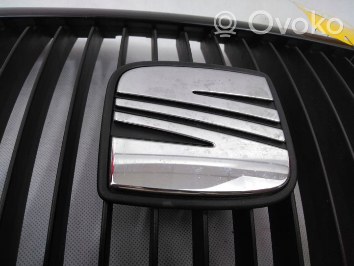 Seat Leon (1P) Maskownica / Grill / Atrapa górna chłodnicy 