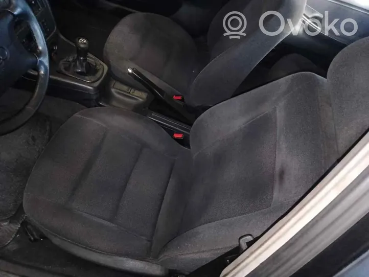 Audi A4 S4 B5 8D Priekinė vairuotojo sėdynė 