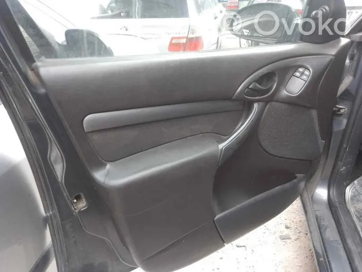 Ford Focus Etuoven verhoilu 