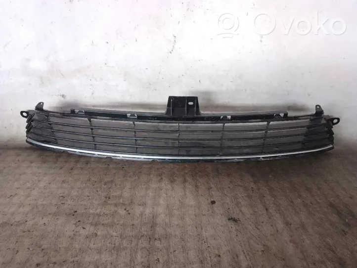 Toyota Auris E180 Grotelės priekinės 5311202670