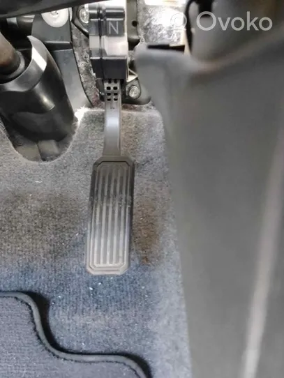 Toyota Prius (NHW20) Akceleratoriaus pedalas 