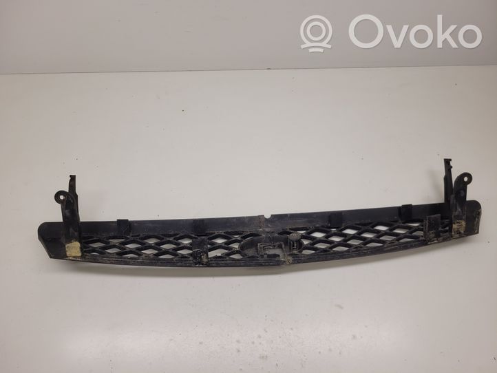 Ford Focus Front bumper upper radiator grill 2M518200