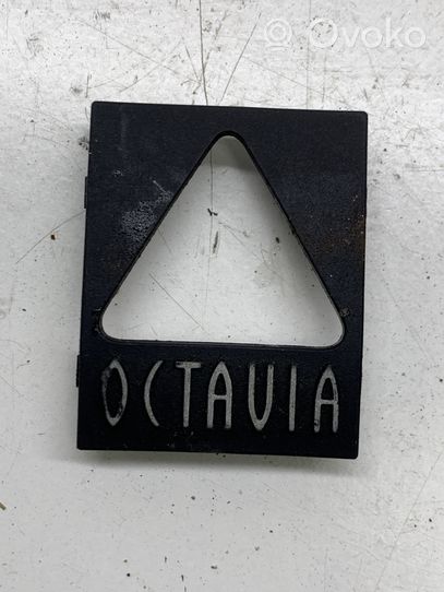 Skoda Octavia Mk1 (1U) Autres pièces du tableau de bord 1U0857586